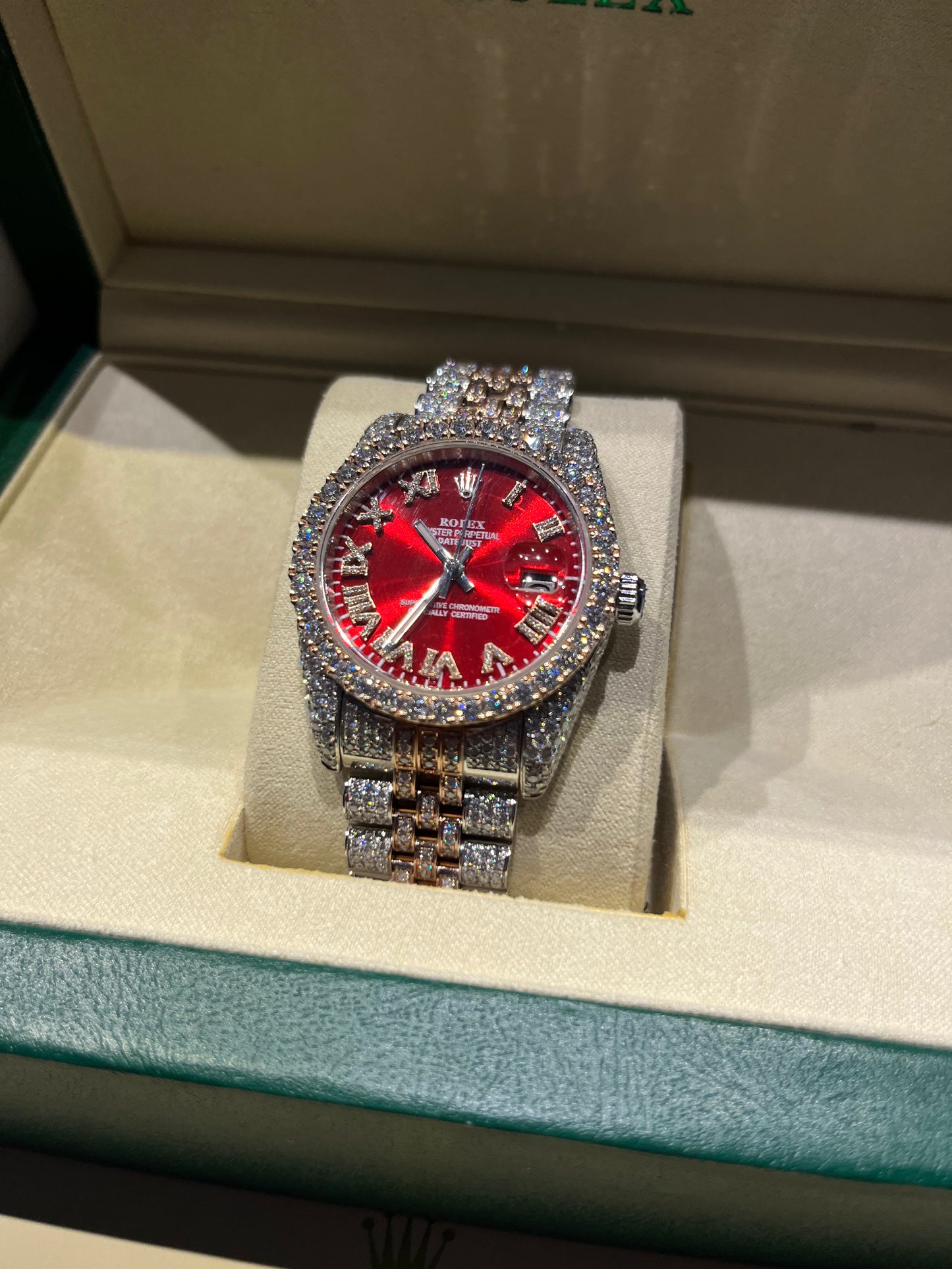 Iced Out Luxury Watches made of Stainless Steel and VVS1 Moissanite