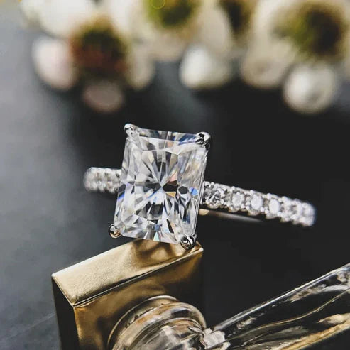 Demystifying VVS1 and GRA Certification: Your Guide to Exceptional Quality in Moissanite Jewelry