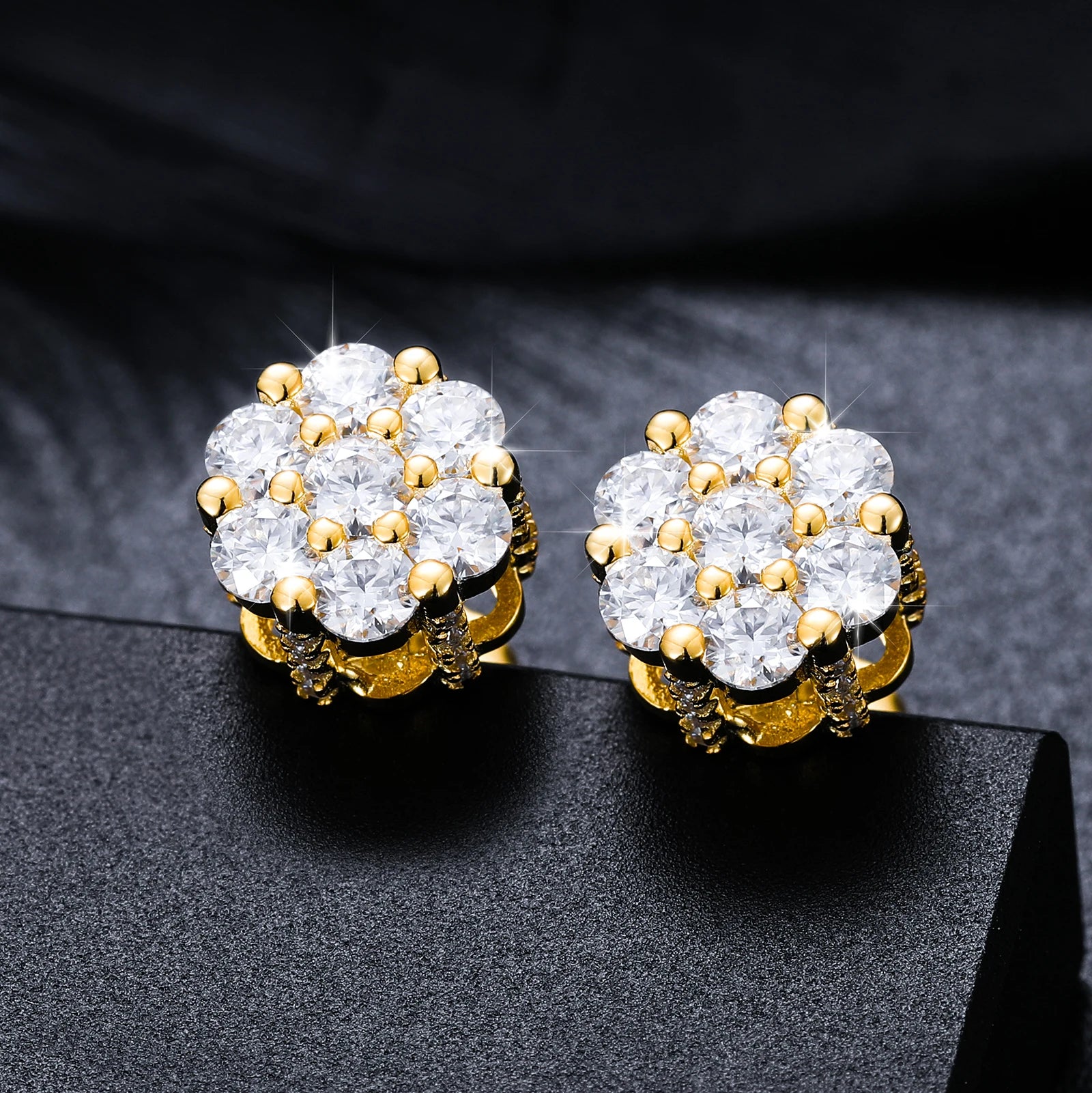 Iced Out honeycomb Studs made with 925 Sterling and VVS1 Moissanite (24K Gold Plating),Material: 925 Sterling Silver Stone: VVS1 Moissanite Plating: 24K Gold plating or Silver Elevate your style with our Iced Out Honeycomb Studs, masterfully crafted from